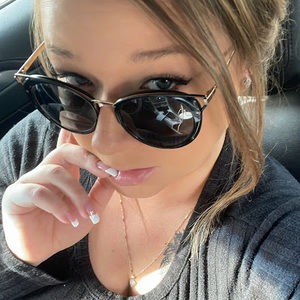 Meet your Posher, Carrie